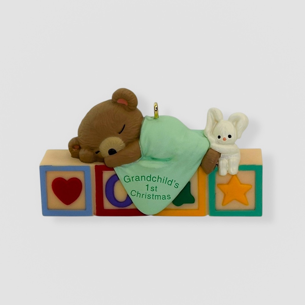 1995 Hallmark Keepsake Ornament GRANDCHILD'S FIRST CHRISTMAS Teddy Bear Sleep